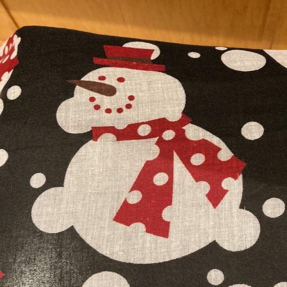 Women’s shawl with Snowman design - Picture 2 of 2
